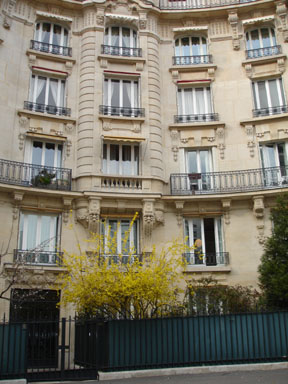 picture of unknown building Paris France