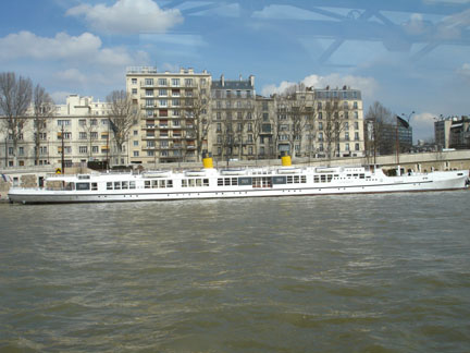 picture of boat on Seine River Paris France